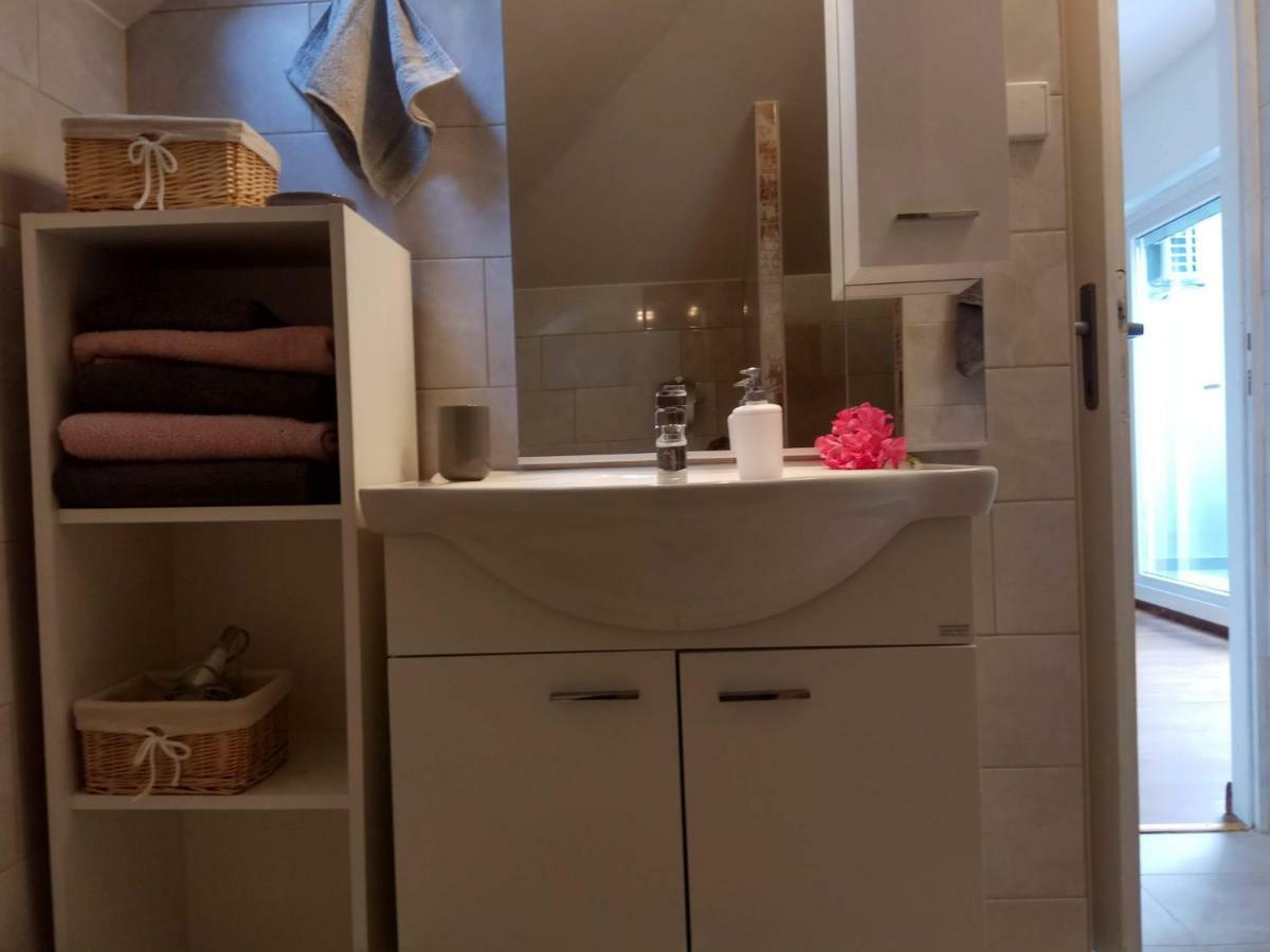 Apartman Slava Tisno Eksteriør bilde