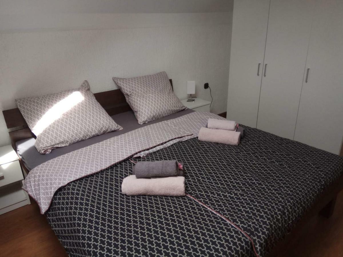Apartman Slava Tisno Eksteriør bilde